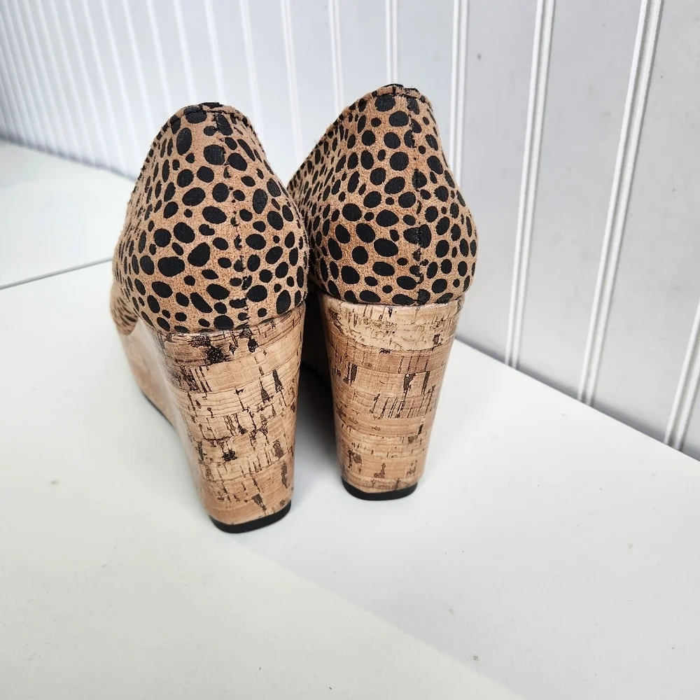 Women Pumps Platform 2in on front 4in on back of shoe High Heels size 9.5